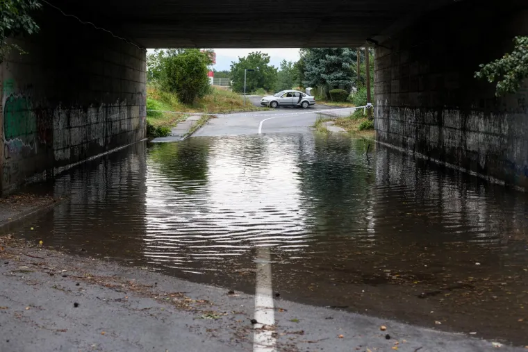 Nevrijeme ru&scaron;ilo drveće, igrali&scaron;ta pod vodom, Maksimir izgleda jezivo. Pogledajte &scaron;to je nevrijeme ostavilo iza sebe