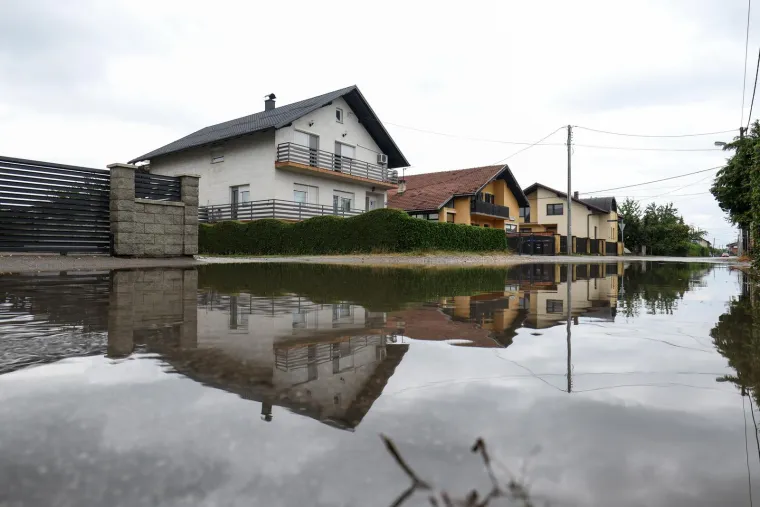 Poplavljen su i dijelovi Hojnikove ulice u Lučkom.