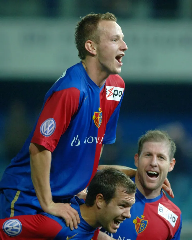 Rakitić je najprije započeo karijeru u Baselu u kojem je igrao do 2007.