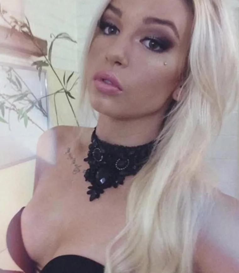 Nekoć je bila plavuša iz susjedstva nevina lica, no otišla je toliko daleko da je istetovirala čak i oči