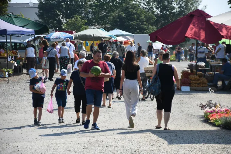 I Ante i Broz dobro prodaju se skroz: Evo što sve nudi jedan od najpopularnijih hrvatskih buvljaka