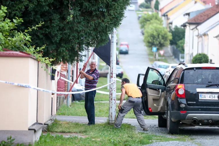 Ovako Daruvar izgleda nakon nezapamćene tragedije. Crna zastava ispred Doma, svijeće za poginule