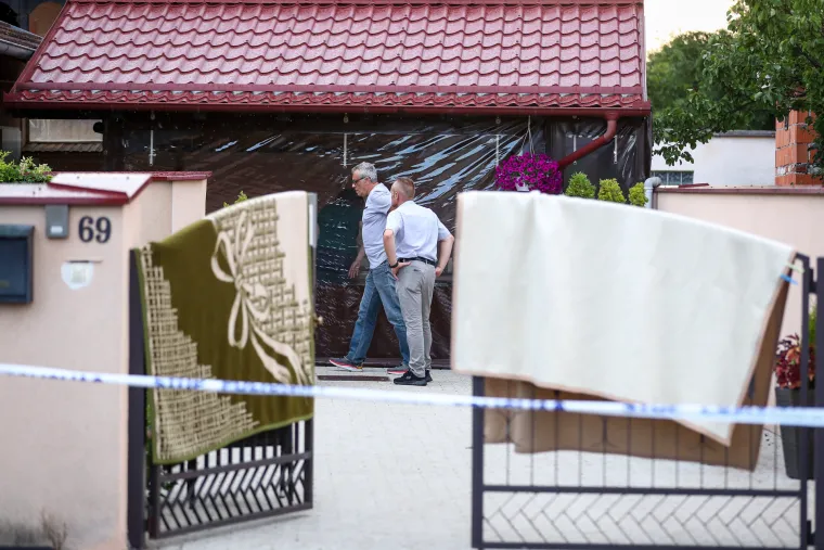Ovako Daruvar izgleda nakon nezapamćene tragedije. Crna zastava ispred Doma, svijeće za poginule