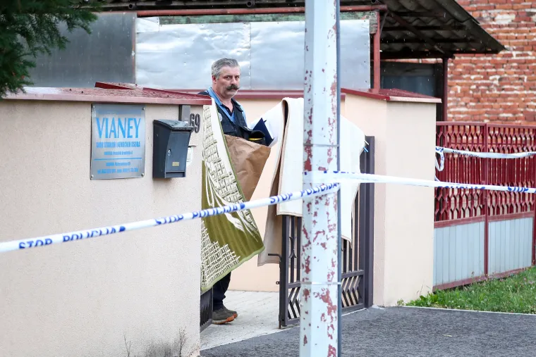 Ovako Daruvar izgleda nakon nezapamćene tragedije. Crna zastava ispred Doma, svijeće za poginule