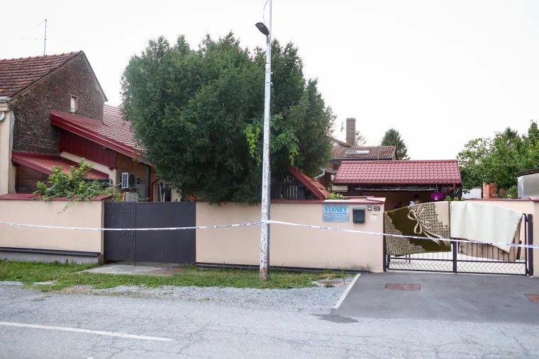 Ovako Daruvar izgleda nakon nezapamćene tragedije. Crna zastava ispred Doma, svijeće za poginule