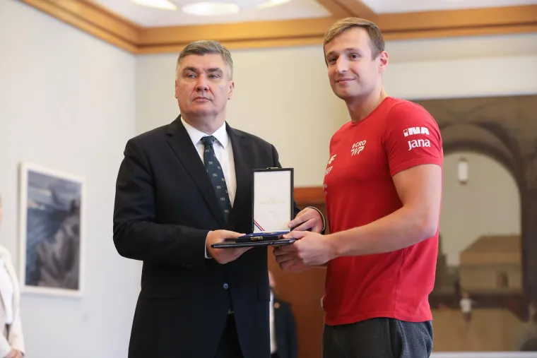 Hrvatska vaterpolska reprezentacija svečano primila odlikovanja od predsjednika Milanovića