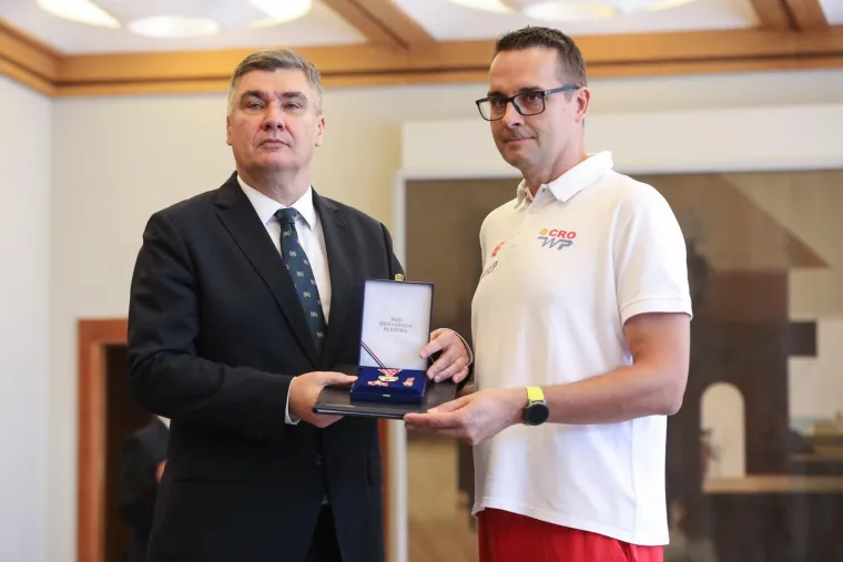 Hrvatska vaterpolska reprezentacija svečano primila odlikovanja od predsjednika Milanovića