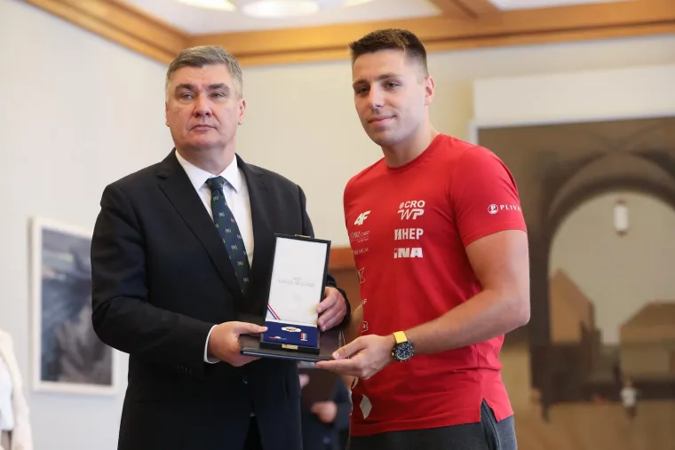 Hrvatska vaterpolska reprezentacija svečano primila odlikovanja od predsjednika Milanovića