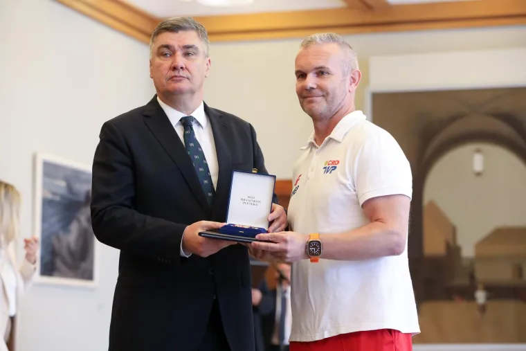 Hrvatska vaterpolska reprezentacija svečano primila odlikovanja od predsjednika Milanovića