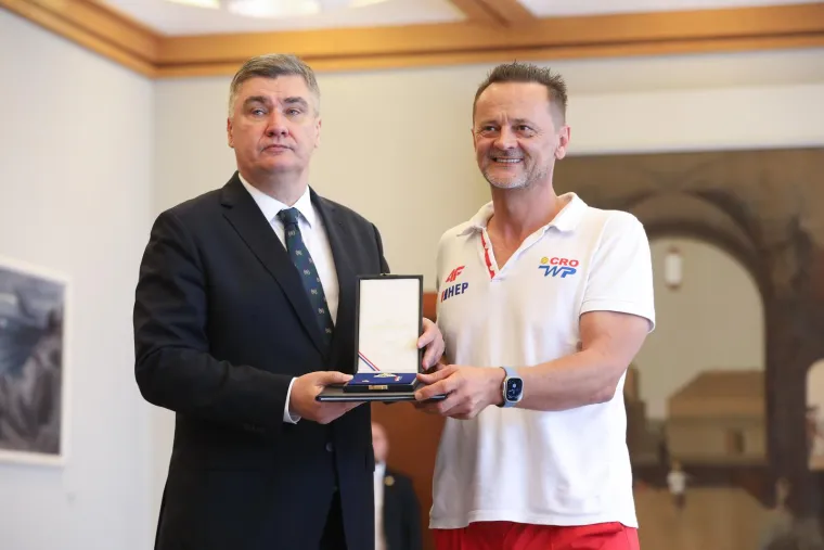 Hrvatska vaterpolska reprezentacija svečano primila odlikovanja od predsjednika Milanovića