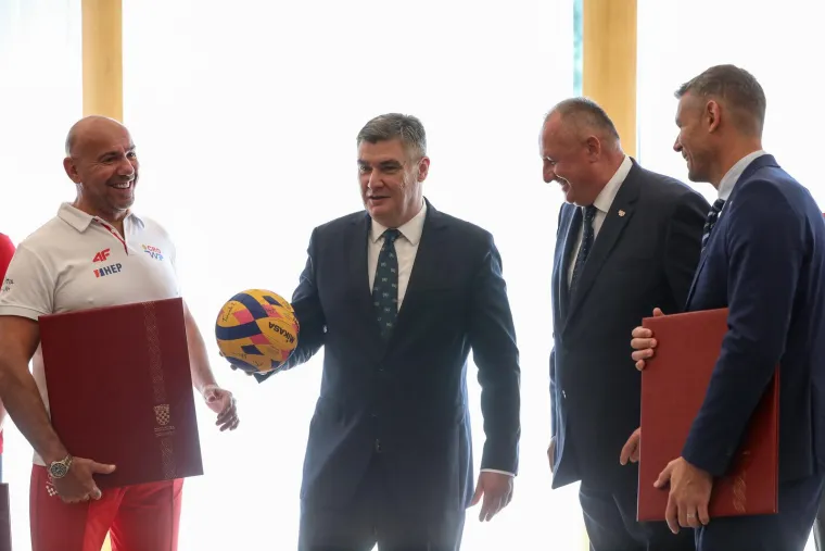 Hrvatska vaterpolska reprezentacija svečano primila odlikovanja od predsjednika Milanovića