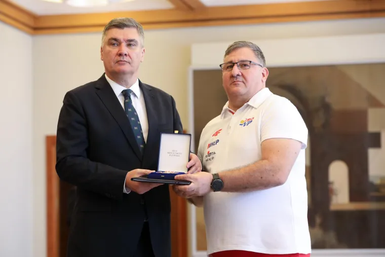 Hrvatska vaterpolska reprezentacija svečano primila odlikovanja od predsjednika Milanovića