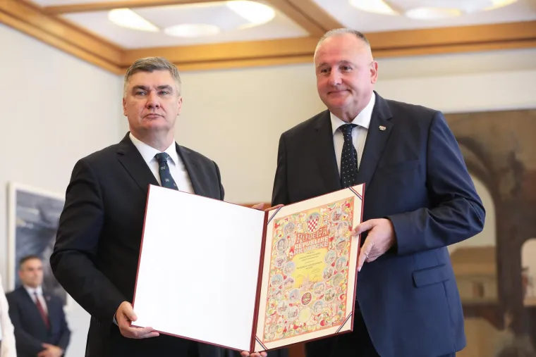 Hrvatska vaterpolska reprezentacija svečano primila odlikovanja od predsjednika Milanovića