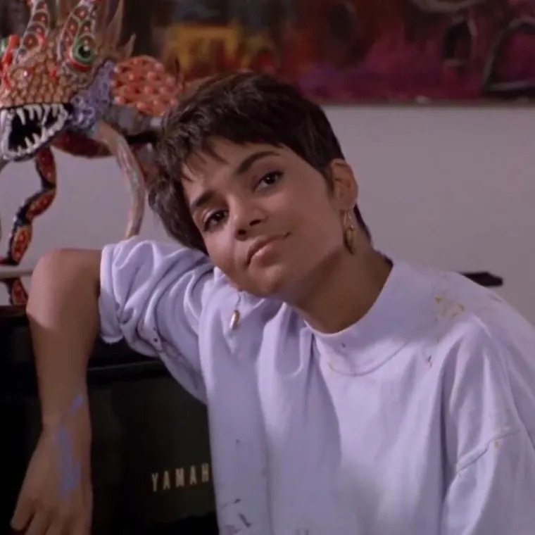 Prošlo je 20 godina otkad je Halle Berry igrala 'Ženu mačku': Pozirala gola s mačkama