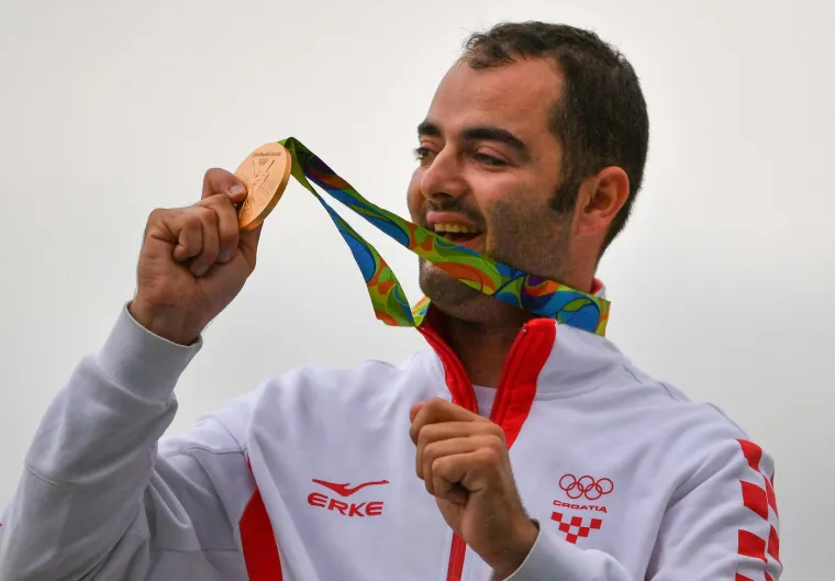 RIO DE JANEIRO 2016 (5) - Sandra Perković (atletika, bacanje diska), Josip Glasnović (strelja&scaron;tvo, trap), Sara Kolak (atletika, bacanje koplja), Igor Marenić i &Scaron;ime Fantela (jedrenje, Klasa 470), Martin Sinković i Valent Sinković (veslanje, dvojac na pariće). 