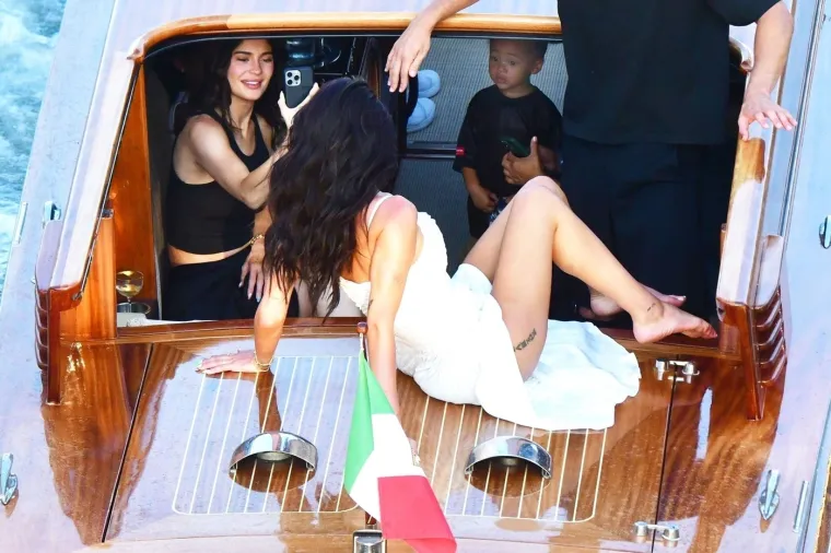 Ovako izgledaju 'photoshootinzi' slavnih Kardashianki: Kylie u ulozi fotografa, a glamura ni za lijek