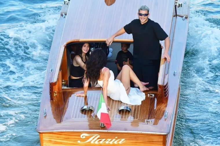 Ovako izgledaju 'photoshootinzi' slavnih Kardashianki: Kylie u ulozi fotografa, a glamura ni za lijek