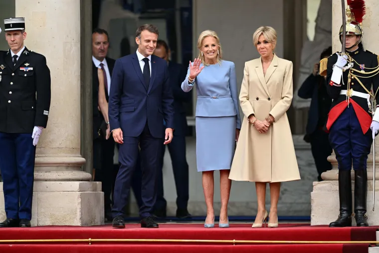 Brojne zvijezde pristižu u Pariz: Ariana Grande poput prave dame, Lady Gaga u korzetu