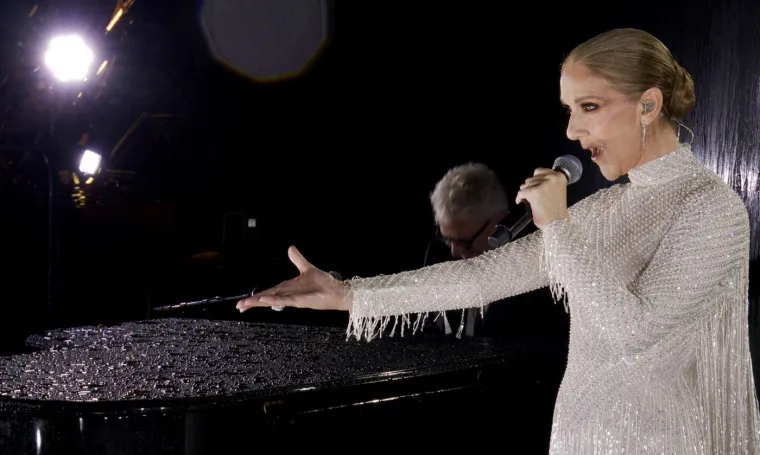 Celine Dion tijekom nastupa na OI