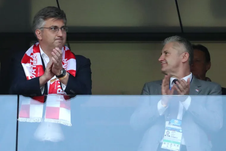 11. srpnja 2018. 

Plenković je u VIP loži gledao povijesno polufinale za Vatrene, kada su pobijedili Englesku i izborili finale. 
