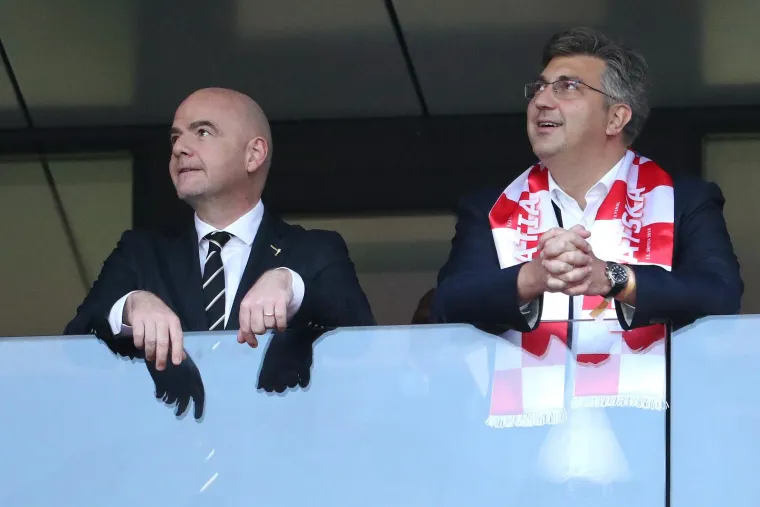 Ljutit, sretan, ali uvijek se zabilježi fotka. Plenković voli pogledati dobru utakmicu, prisjetili smo se gdje je sve bio