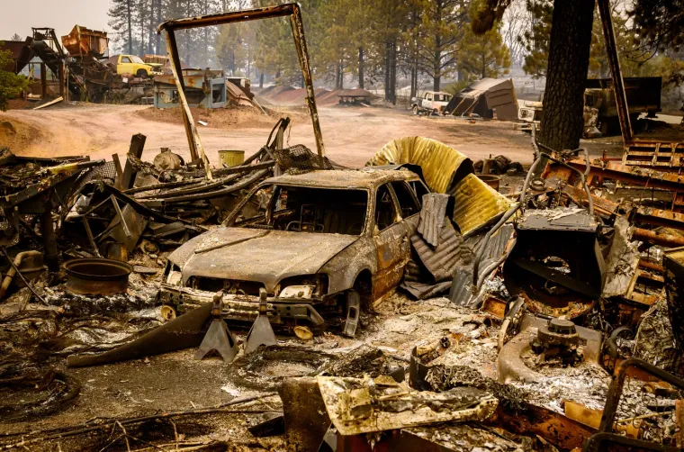 Pogledajte jezive prizore požara u Kaliforniji: Vatra gutala domove, ljudi prisiljeni na evakuaciju