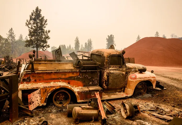 Pogledajte jezive prizore požara u Kaliforniji: Vatra gutala domove, ljudi prisiljeni na evakuaciju