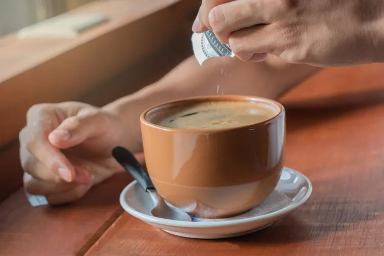 "Disbioza crijeva je neravnoteža crijevnih bakterija u gastrointestinalnom traktu", kaže dr. Jenkins. "Ako postoji vi&scaron;ak bakterija koje proizvode (mikrobe) beta glukuronidazu, to može rezultirati dominacijom estrogena koja je povezana sa stanjima uključujući predmenstrualni sindrom (PMS), pretilost, pa čak i neplodnost."