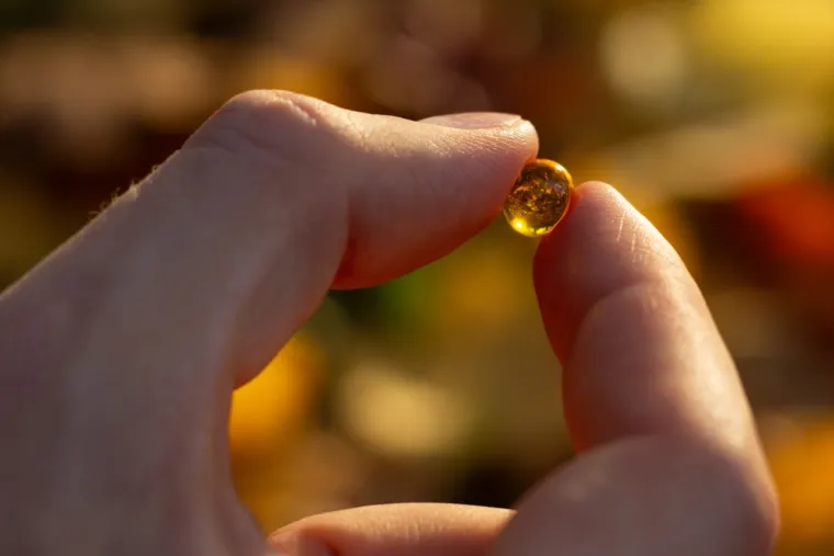 Ali s druge strane, Jodie kaže da su prekomjerne količine vitamina D toksične jer mogu povećati apsorpciju kalcija u gastrointestinalnom traktu.