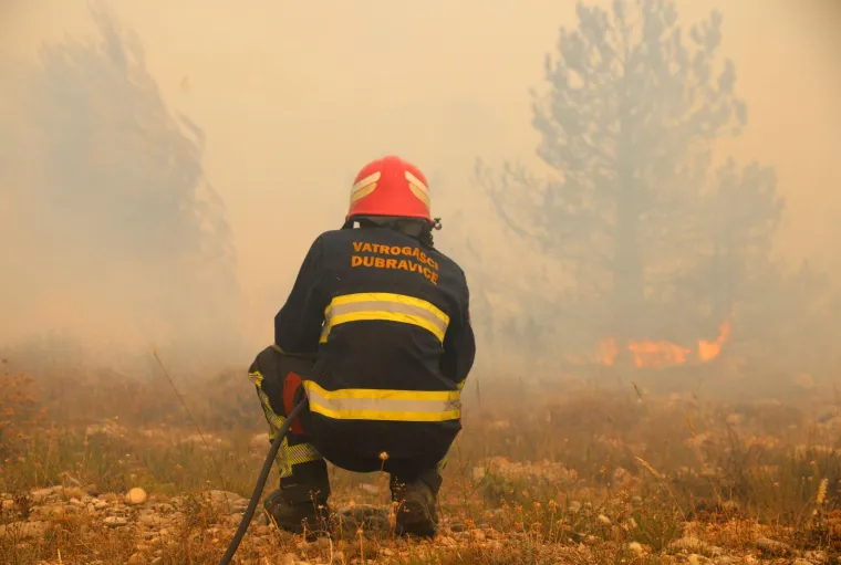 Apokaliptične scene kod Skradina! Evakuiraju ljude, stanovnici nemoćno gledaju, pogledajte stravične prizore