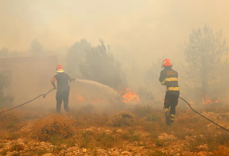 Apokaliptične scene kod Skradina! Evakuiraju ljude, stanovnici nemoćno gledaju, pogledajte stravične prizore