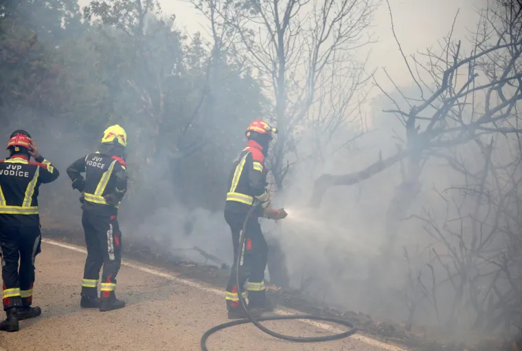 Apokaliptične scene kod Skradina! Evakuiraju ljude, stanovnici nemoćno gledaju, pogledajte stravične prizore