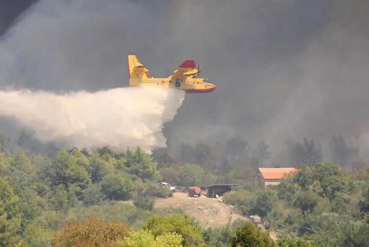 Apokaliptične scene kod Skradina! Evakuiraju ljude, stanovnici nemoćno gledaju, pogledajte stravične prizore