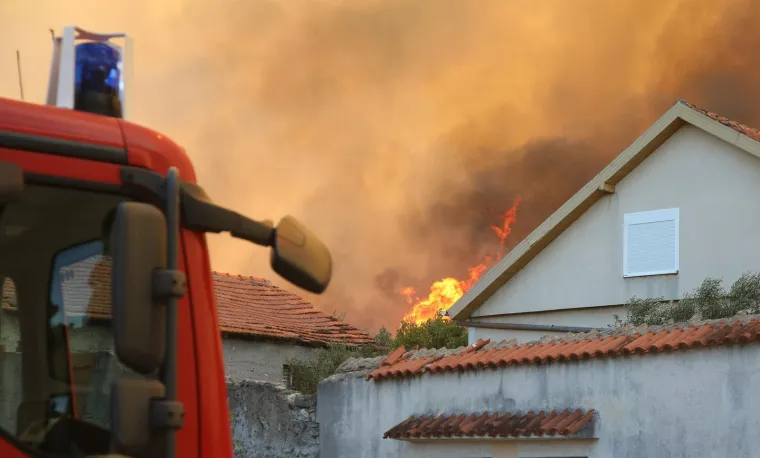 Apokaliptične scene kod Skradina! Evakuiraju ljude, stanovnici nemoćno gledaju, pogledajte stravične prizore