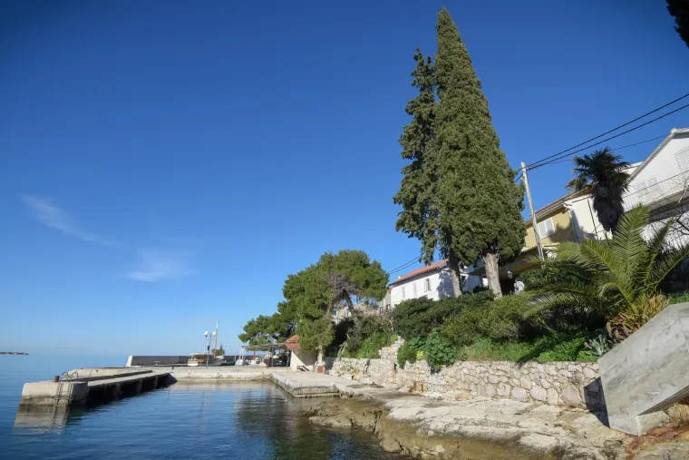 Najmanji naseljeni otok u Hrvatskoj: Izvan sezone ovdje živi desetak ljudi i svi nose isto prezime