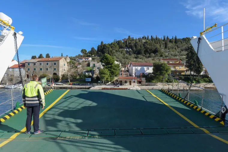 Najmanji naseljeni otok u Hrvatskoj: Izvan sezone ovdje živi desetak ljudi i svi nose isto prezime