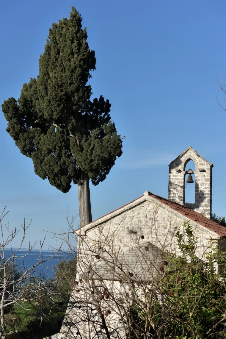 Najmanji naseljeni otok u Hrvatskoj: Izvan sezone ovdje živi desetak ljudi i svi nose isto prezime