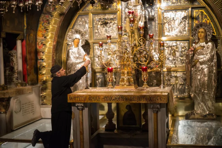 Deseci križeva po zidovima crkve otkriveni su 2018., za koje se smatralo da su grafiti.