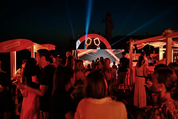 Sunset in a glass event i popularni The Shapeshifters pripremili spektakl