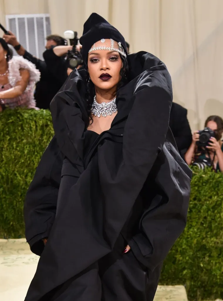 31. listopada 2016. Drake i Rihanna navodno su se razi&scaron;li, izvjestio je magazin E! Navodno su prekinuli jer se nisu stigli redovito viđati zbog zgusnutog rasporeda oba glazbenika. Rihanna i Drake su odlučili pronaći nove ljubavi, a tada su javno priznali da će se uvijek voljeti, bez obzira na sve...