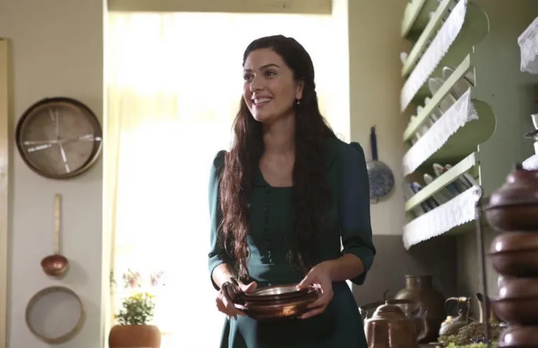 Berguzar Korel 