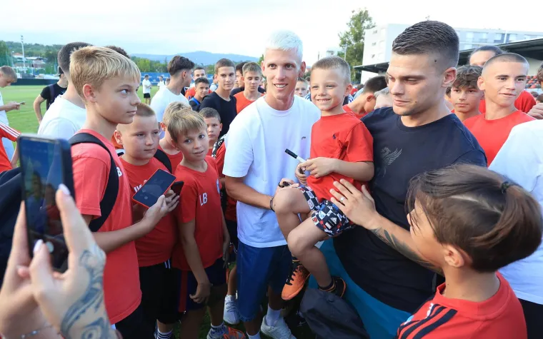 Olmo nije zaboravio Zagreb: Europski prvak stigao u Kusto&scaron;iju i razveselio mnogobrojnu djecu