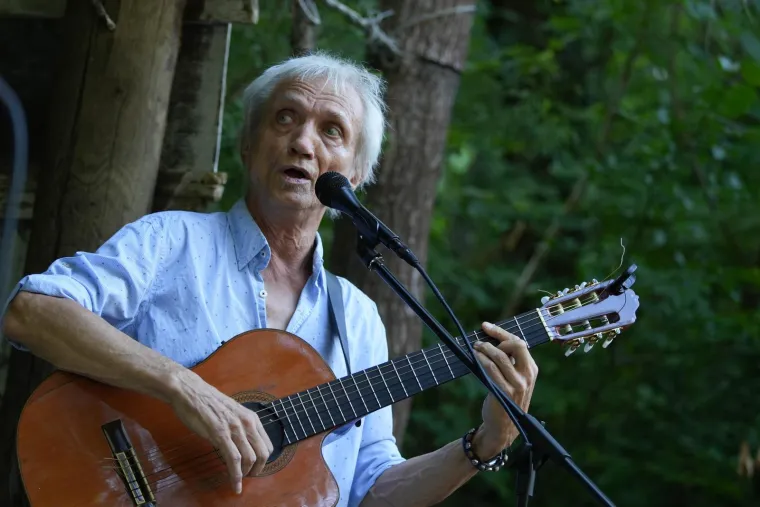 Darko Rundek i prijatelji održali besplatan koncert protiv devastacije rijeke Une