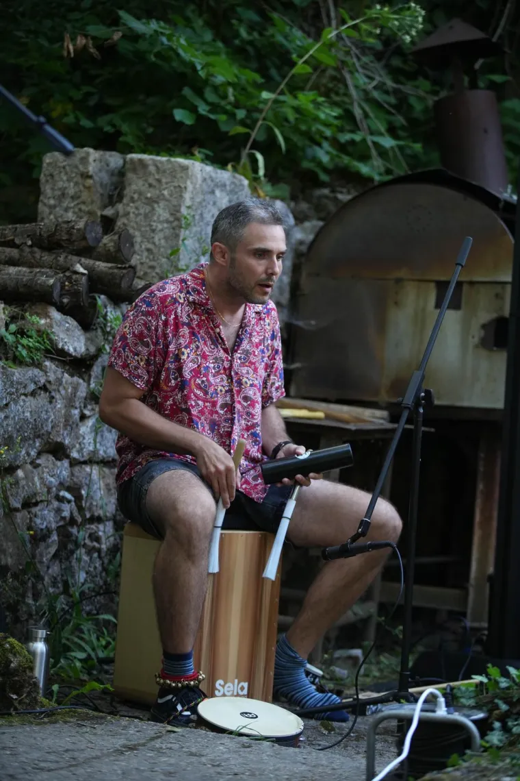 Darko Rundek i prijatelji održali besplatan koncert protiv devastacije rijeke Une