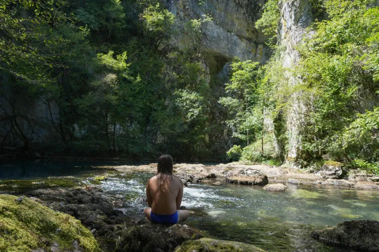 Darko Rundek i prijatelji održali besplatan koncert protiv devastacije rijeke Une