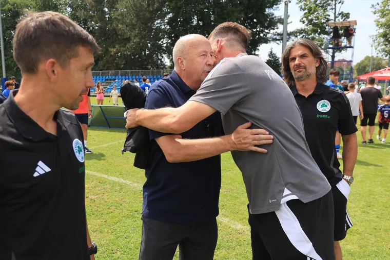 Dinamo je ovo čekao devet godina: Nagrade predavali legendarni bivši i sadašnji Plavi