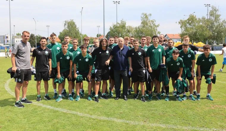 Dinamo je ovo čekao devet godina: Nagrade predavali legendarni bivši i sadašnji Plavi