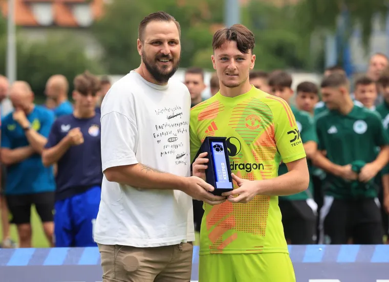 Dinamo je ovo čekao devet godina: Nagrade predavali legendarni biv&scaron;i i sada&scaron;nji Plavi