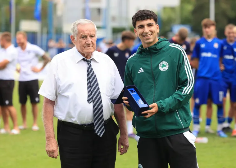 Dinamo je ovo čekao devet godina: Nagrade predavali legendarni biv&scaron;i i sada&scaron;nji Plavi