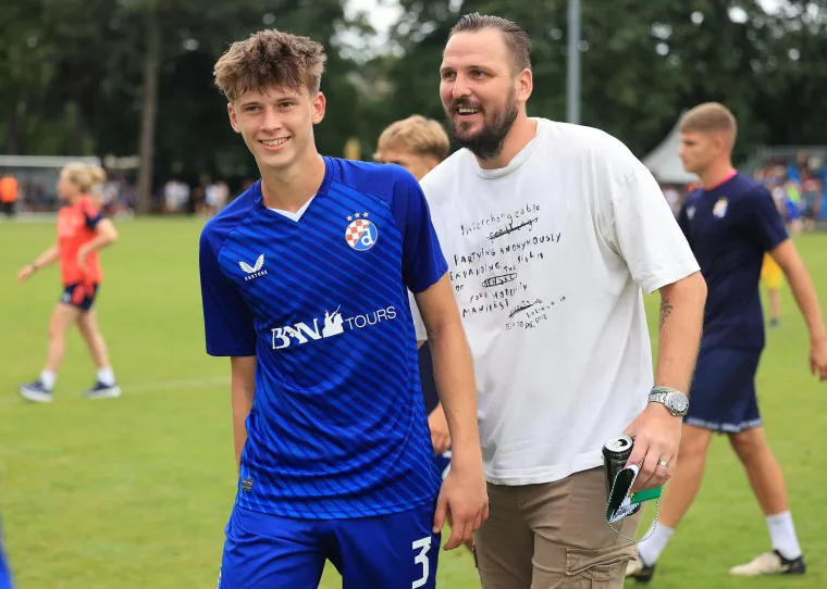 Dinamo je ovo čekao devet godina: Nagrade predavali legendarni biv&scaron;i i sada&scaron;nji Plavi